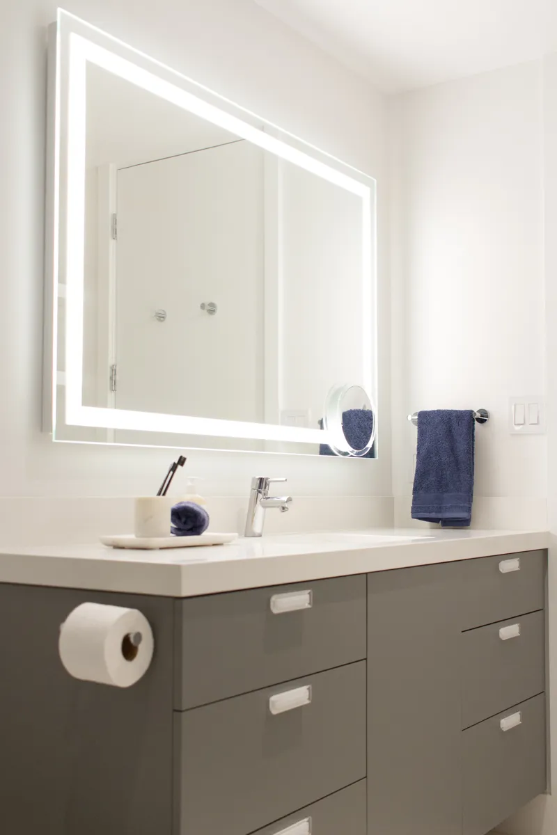 Meuble vasque, Miroir lumineux et rangements